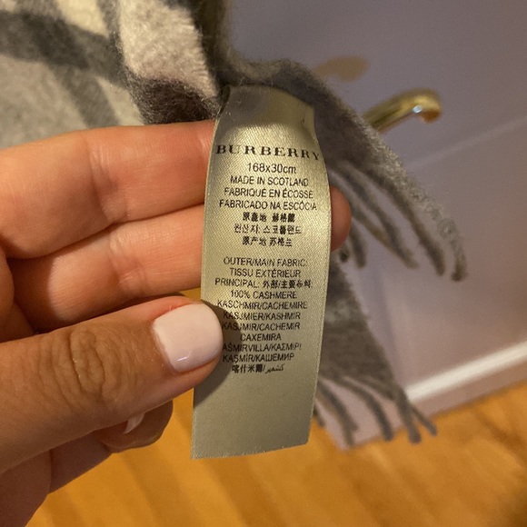 Womens Burberry Scarf